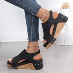 Zomerse Wedge Sandalen met Open Teen en Verstelbare Gespsluiting